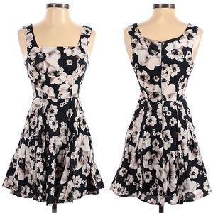 CHARLOTTE RUSSE Size S Black & White Floral Sleevless Square Neck Mini Dress